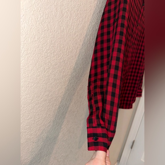 Philosophy Red and Black Plaid Button Up Adjustable Sleeves Size Small - Picture 3 of 9